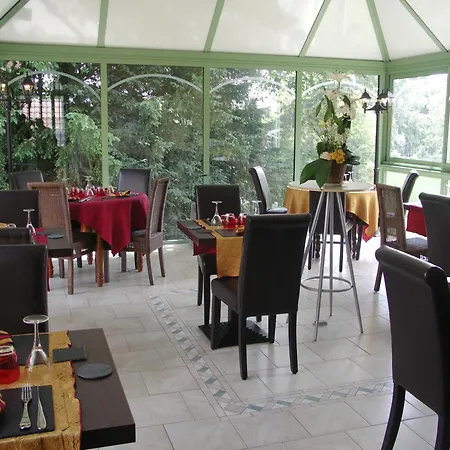 Relais Saint Louis, Logis