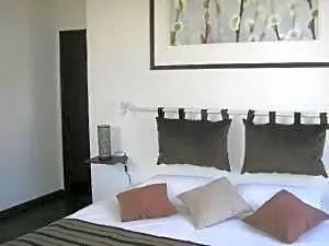 Relais Saint Louis, Logis